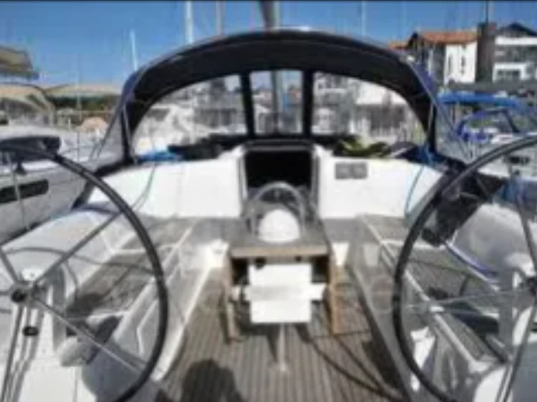 Sailboat rental in Oban - Dufour Dufour 425