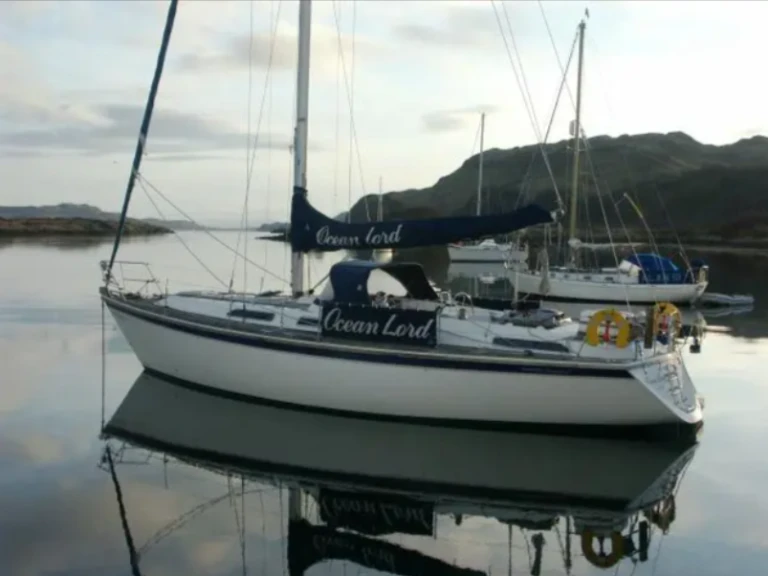 Sailboat for rent Oban at the best price