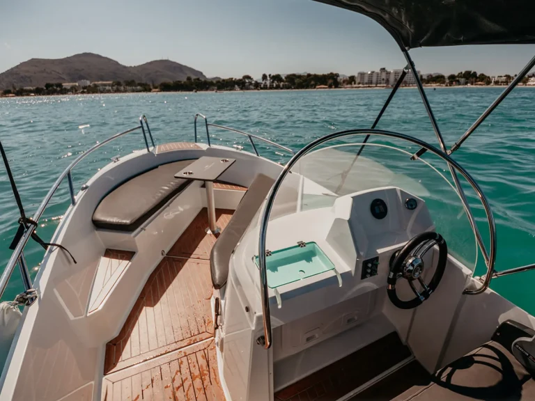 Motorboat for rent Can Picafort at the best price