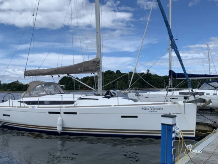 Sailboat rental with or without captain Jeanneau Oban
