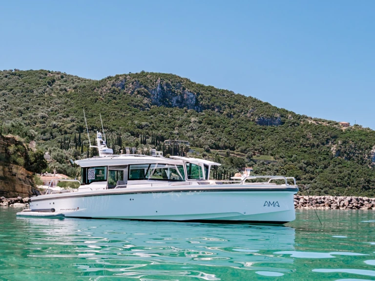 Bareboat Rental Motorboat Axopar with a boat licence