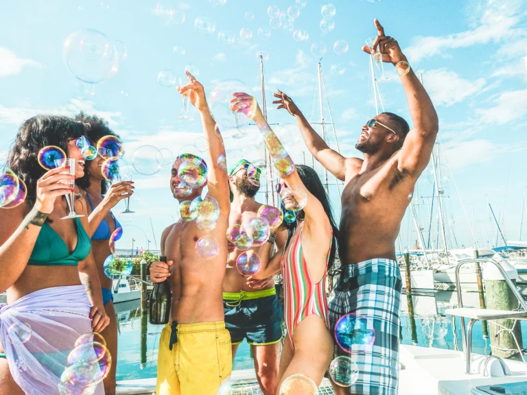 Motorboat rental with or without captain Custom Made Cancún