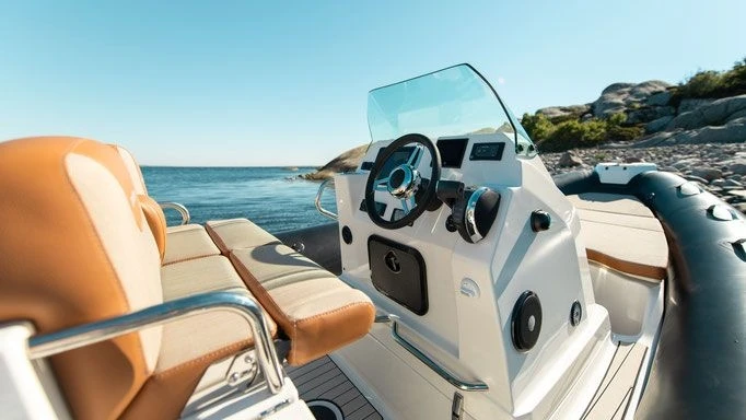 Motorboat for rent Port-Haliguen at the best price