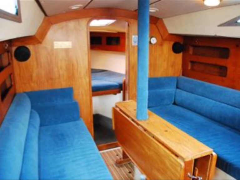 Yacht charter Oban cheap Moody 31