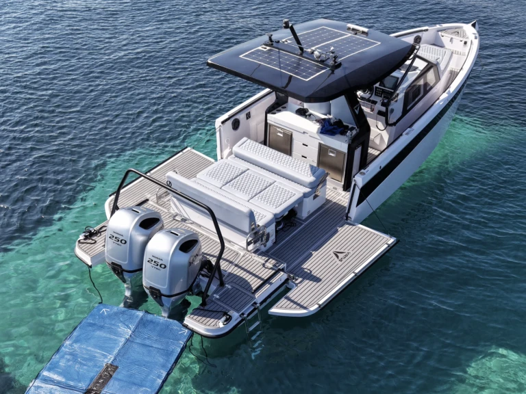 Motorboat for rent Cannigione at the best price