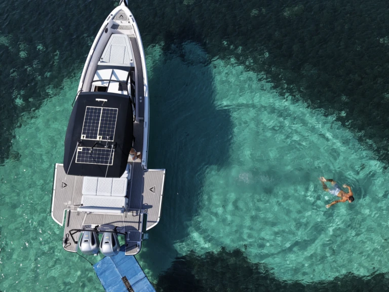 Virtue Yacht V10 Top in Cannigione on SamBoat