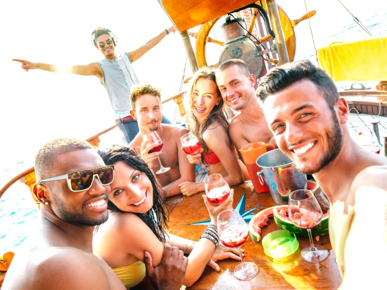 Motorboat rental with or without captain Custom Made Cancún