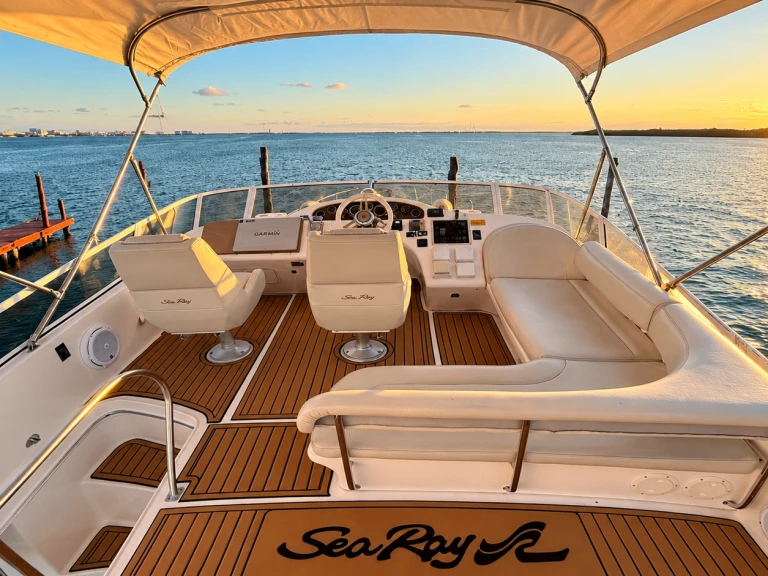 Motorboat for rent Cancún at the best price