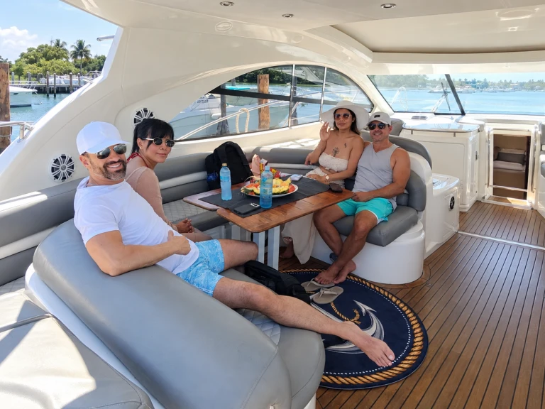 Yacht charter Cancún cheap custom