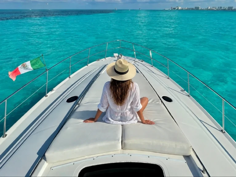 Yacht charter Cancún cheap custom