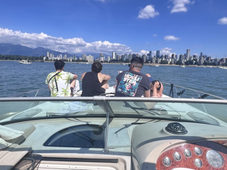 Motorboat rental in Greater Vancouver Regional District - Bayliner Avanti