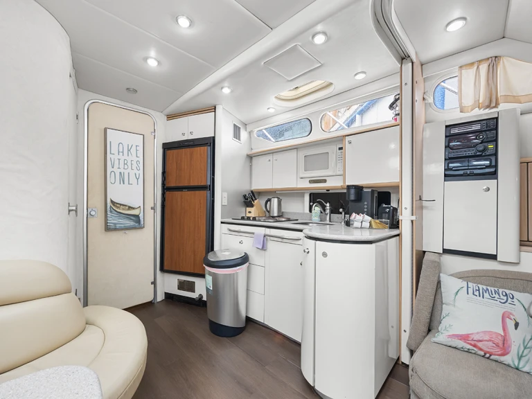 Motorboat for rent Greater Vancouver Regional District at the best price