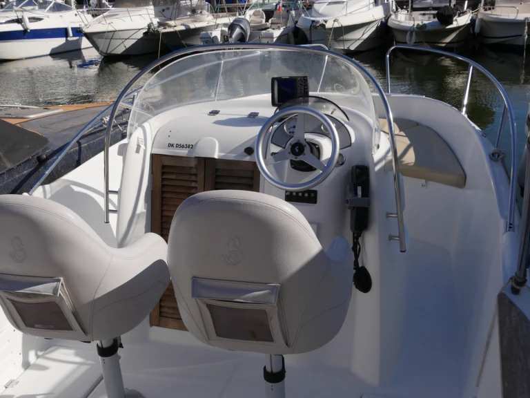 Boat rental Bénéteau Flyer 650 Open in Mandelieu-la-Napoule on Samboat