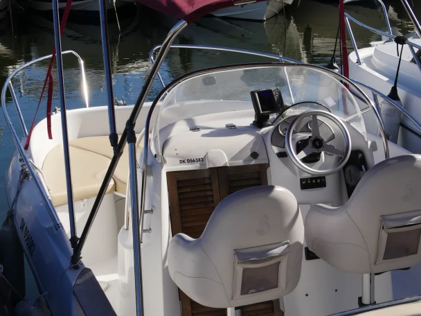 Motorboat rental with or without captain Bénéteau Mandelieu-la-Napoule