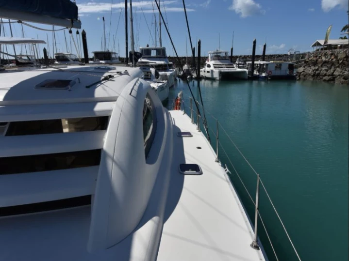 Rent a Leopard Catamarans / Robertson & Caine Leopard 46 - 4 cab. Airlie Beach