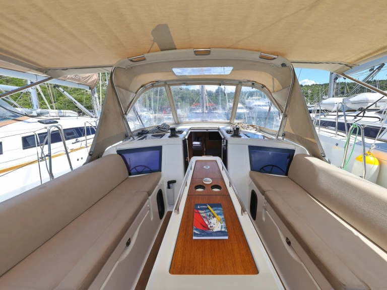 Rent a Dufour Dufour 390 Biograd na Moru