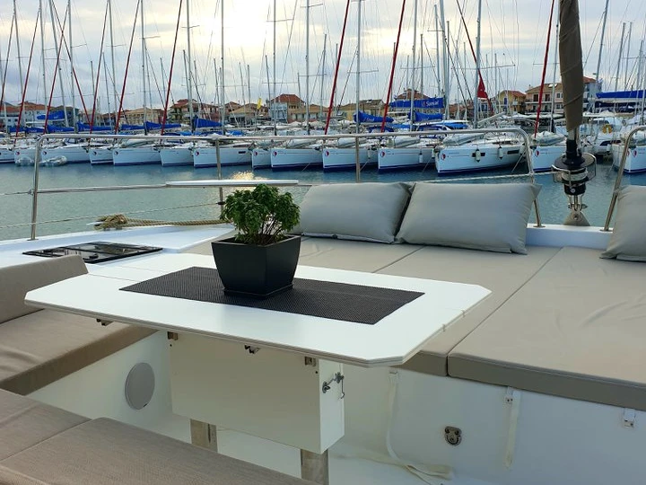Bali Bali 4.6 charter bareboat or captained in  Lygia