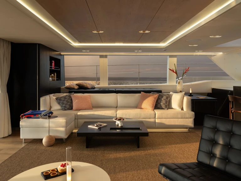 Motorboat rental with or without captain Sunreef Olbia