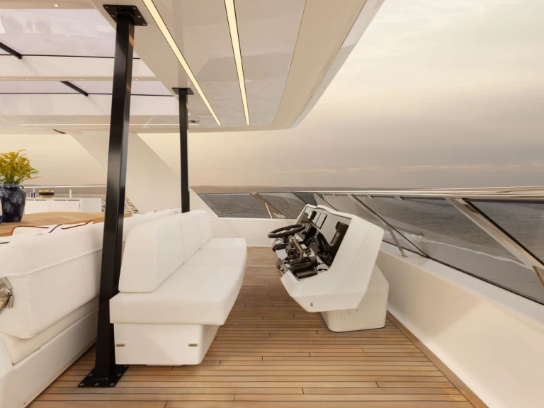 Bareboat Rental Motorboat Sunreef with a boat licence