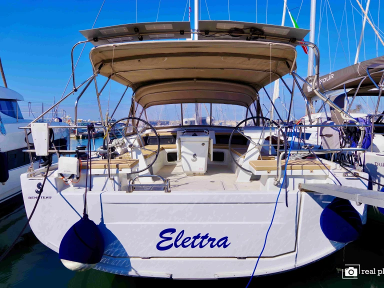 Bareboat Rental Sailboat Bénéteau with a boat licence