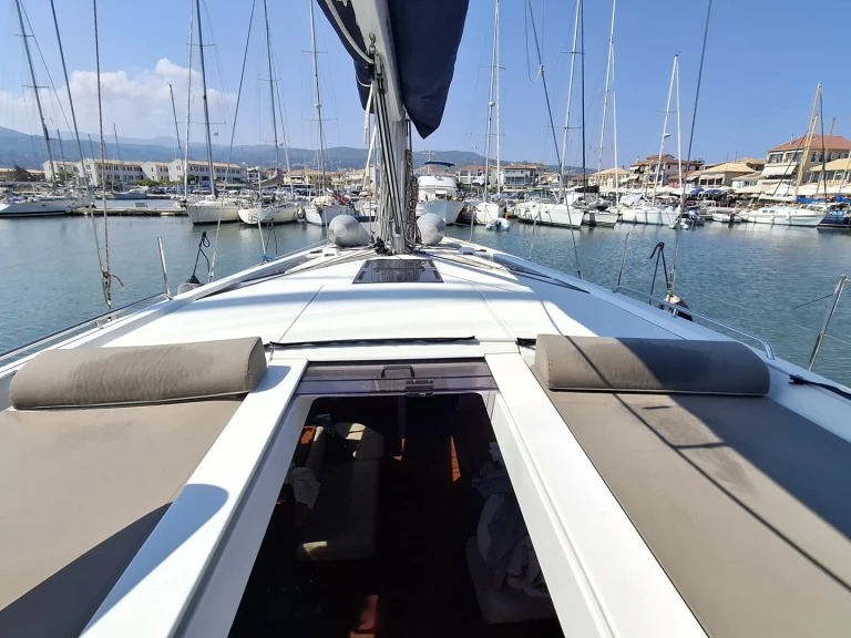 Sailboat rental in Lefkáda - Bénéteau Beneteau Oceanis 51.1