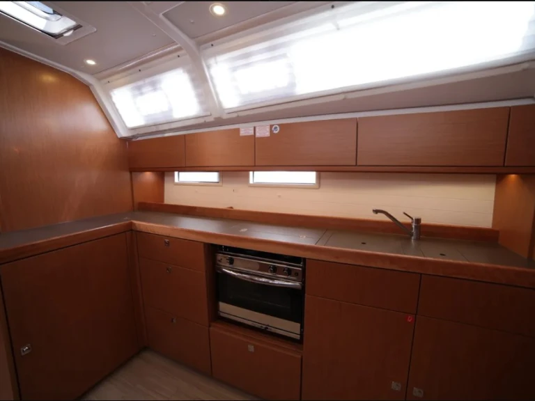 Bareboat Rental Sailboat Bavaria with a boat licence