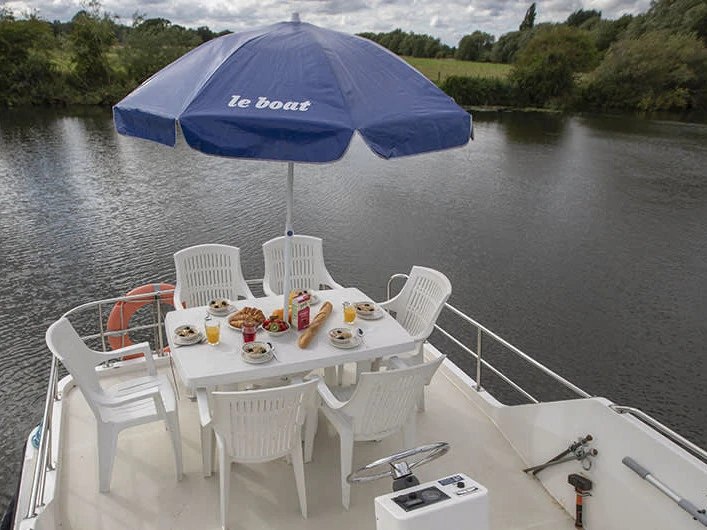 Yacht charter Tannay cheap Crusader