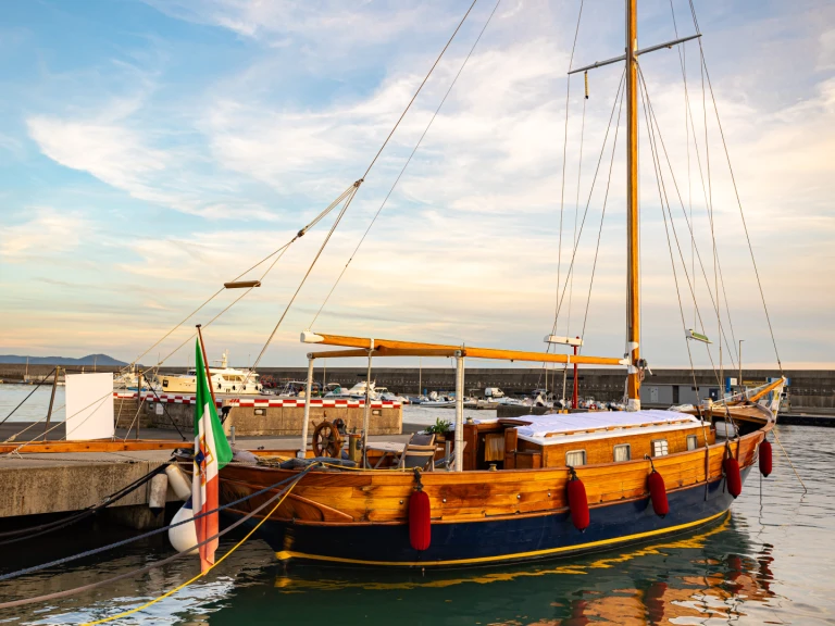 Motorboat for rent Portofino Vetta at the best price