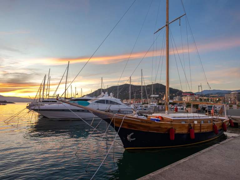 Rent a SIMEONI GOLETTA 15 MT Portofino Vetta