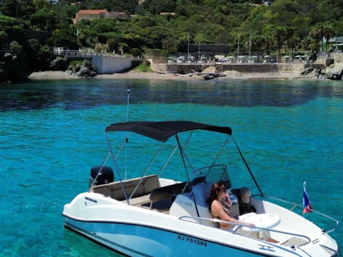 Bareboat Rental Motorboat Quicksilver with a boat licence