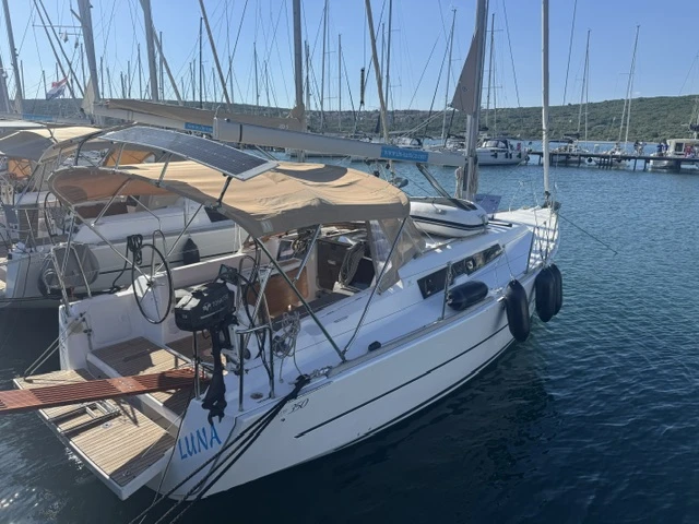 Yacht charter Punat cheap Dufour 350 Grand Large