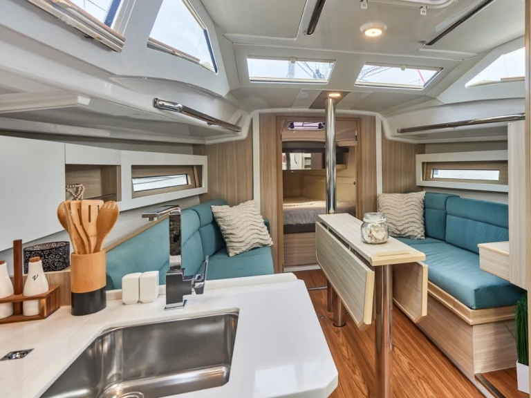 Rent a Northman Maxus 35 Valencia