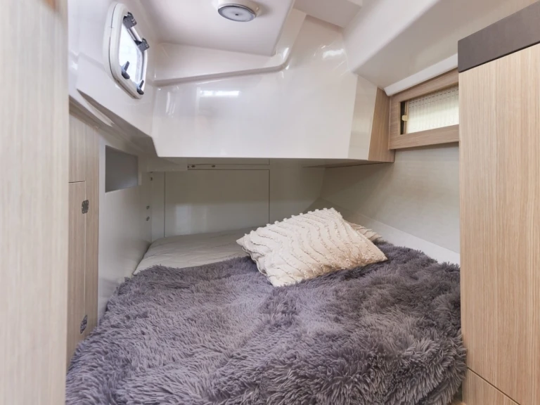 Yacht charter Valencia cheap Maxus 35