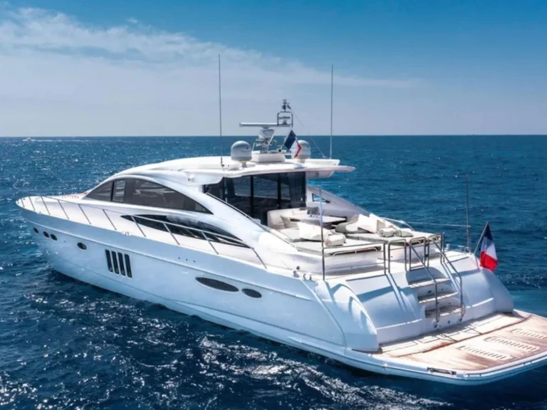 Boat rental Princess Princess V70 in France on Samboat