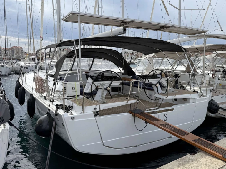 Bareboat Rental Sailboat Hanse with a boat licence