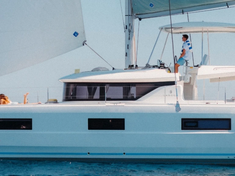 Boat rental Lagoon Lagoon 46 Iconic 4 + 2 cab. in Eden Island on Samboat