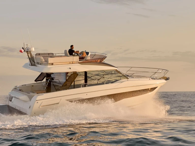 Prestige Yachts Prestige F4.3 in Seget Donji on SamBoat