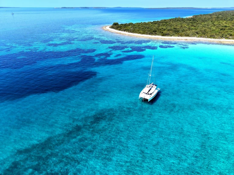 Bareboat Rental Catamaran Leopard Catamarans / Robertson & Caine with a boat licence