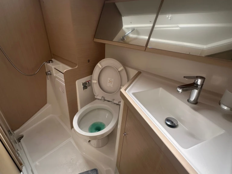 Yacht charter Alimos cheap Oceanis 40.1