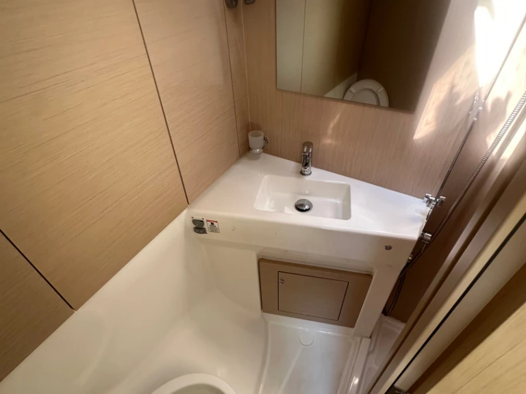 Sailboat rental in Alimos - Bénéteau Oceanis 40.1
