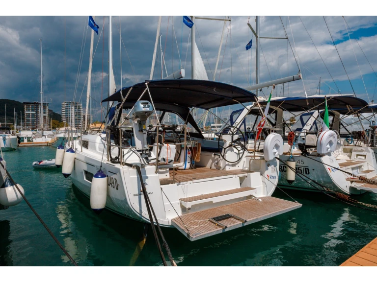 Bénéteau Oceanis 40.1 charter bareboat or captained in  Salerno