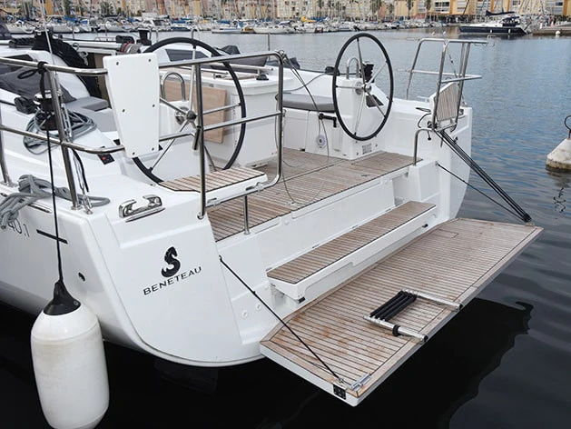 Bénéteau Oceanis 40.1 - Beneteau - First Line charter bareboat or captained in  Bas du Fort