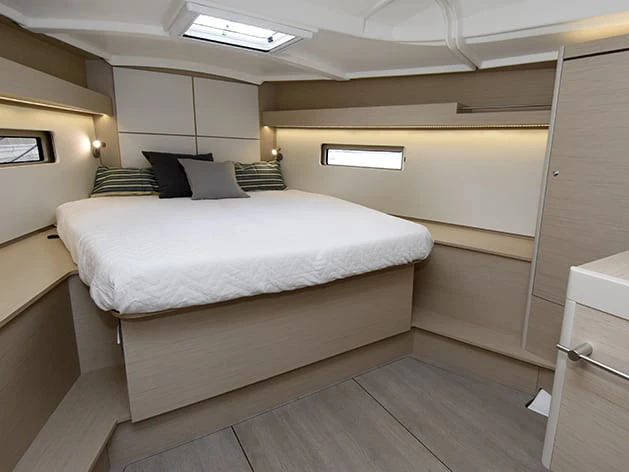 Bénéteau Oceanis 40.1 - Beneteau - First Line in Bas du Fort on SamBoat