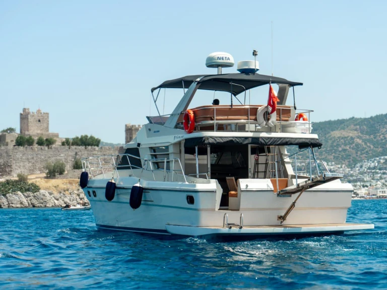 Bareboat Rental Motorboat Fairline with a boat licence