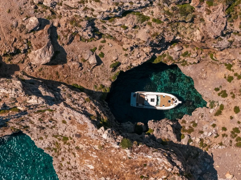 Motorboat rental with or without captain Faeton Trapani