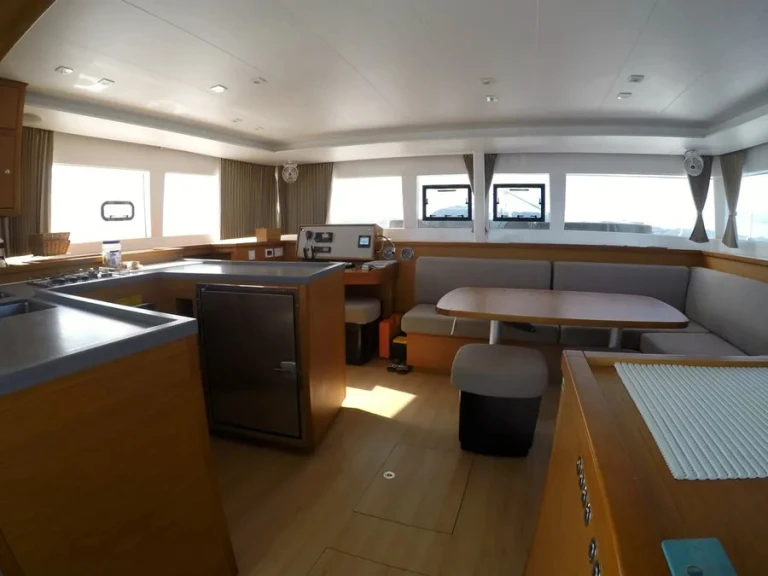 Yacht charter Ribishi cheap Lagoon 450