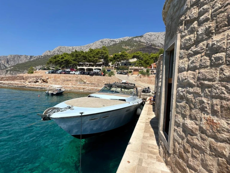 Boat rental Sea Ray Sea Ray 390 in Hvar on Samboat
