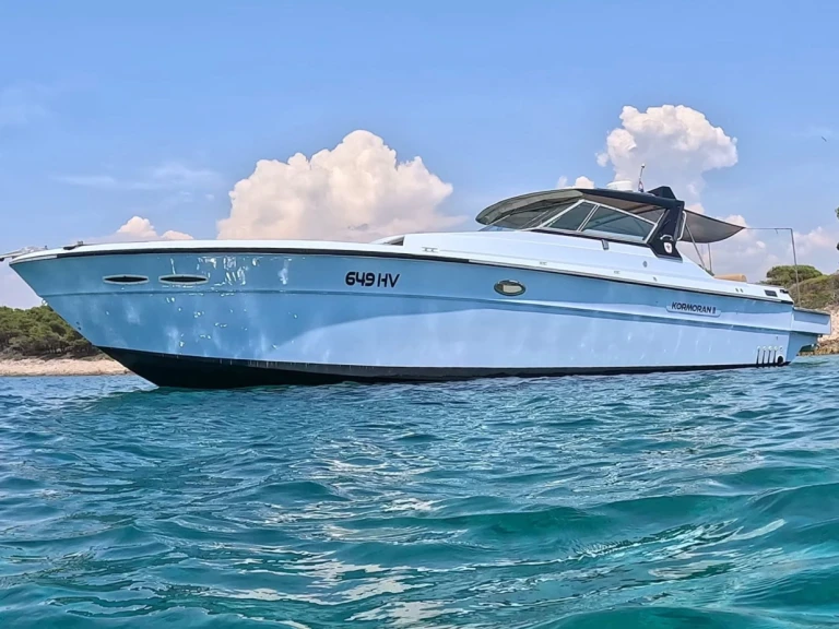 Rent a Sea Ray Sea Ray 390 Hvar
