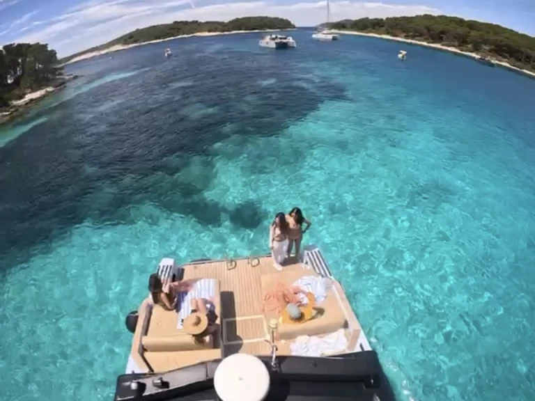 Boat rental Sea Ray Sea Ray 390 in Hvar on Samboat