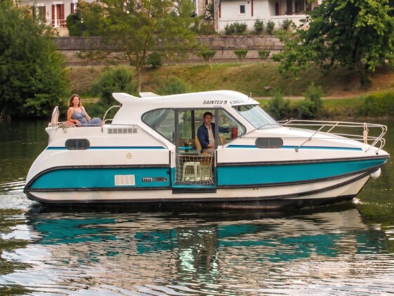 Bareboat Rental Motorboat Nicols Yacht with a boat licence